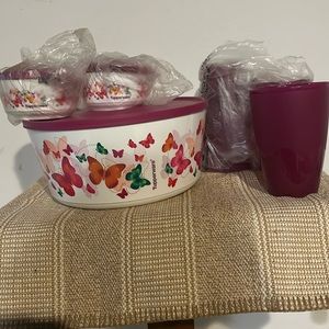 Tupperware whimsical wings interlocking collection w/4 cups